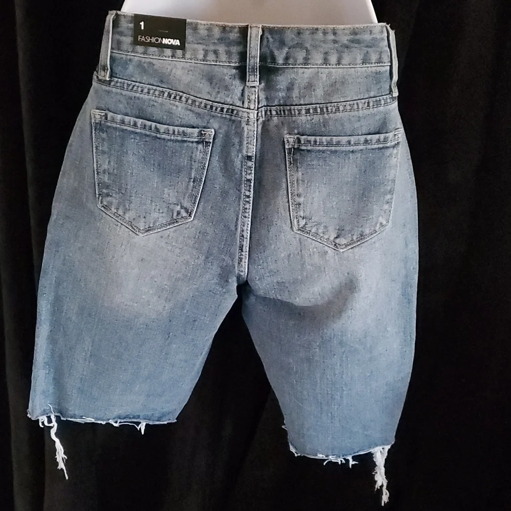New Fashion Nova's Ayesha Longline Distressed Denim Shorts Women's Size 1 Small